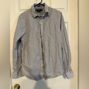Men’s American Eagle button-up long sleeve shirt
